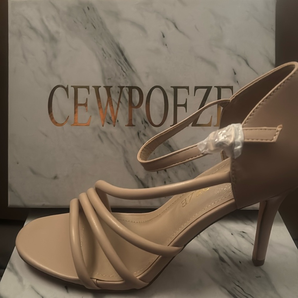 Nude Strappy Heels NWT Cewpoeze
